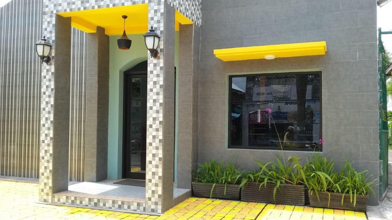 Isro Guesthouse Syariah Kepanjen Exterior photo