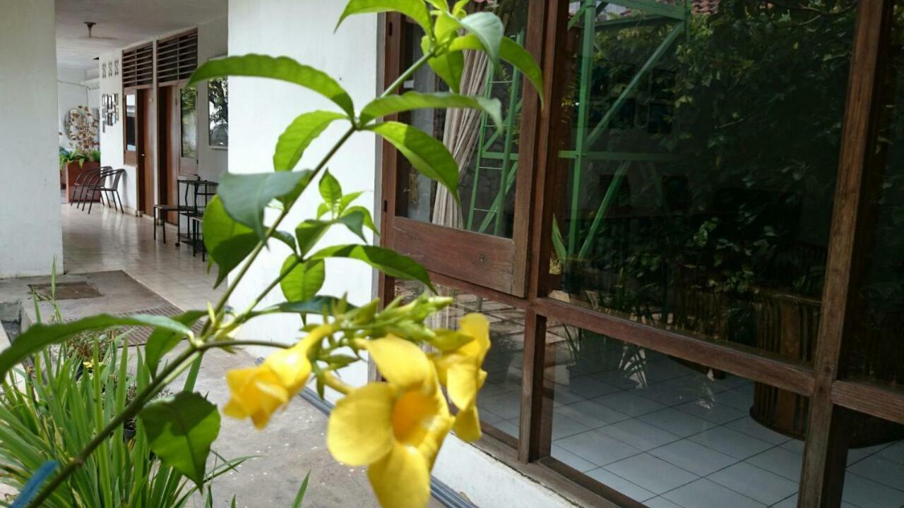 Isro Guesthouse Syariah Kepanjen Exterior photo