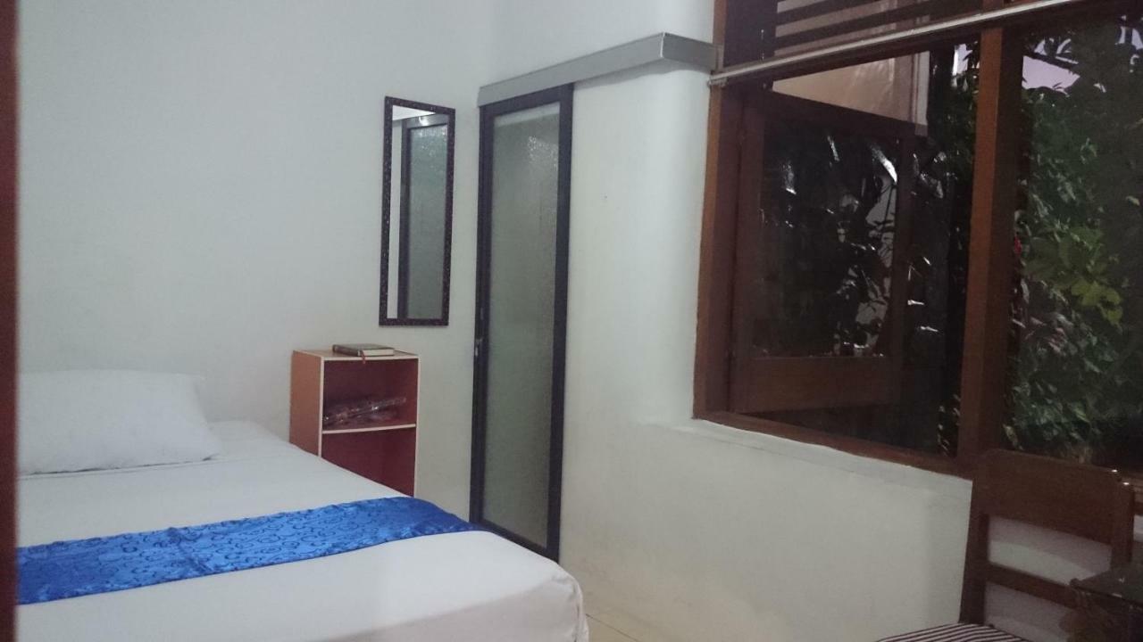 Isro Guesthouse Syariah Kepanjen Exterior photo
